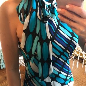 Express neck tie top